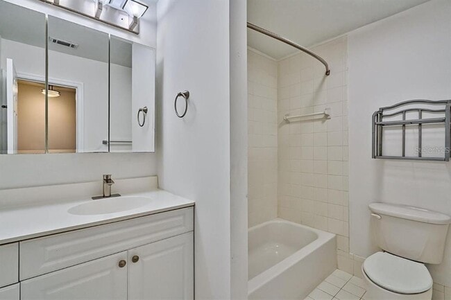 Building Photo - 6137 SW 8th Ln