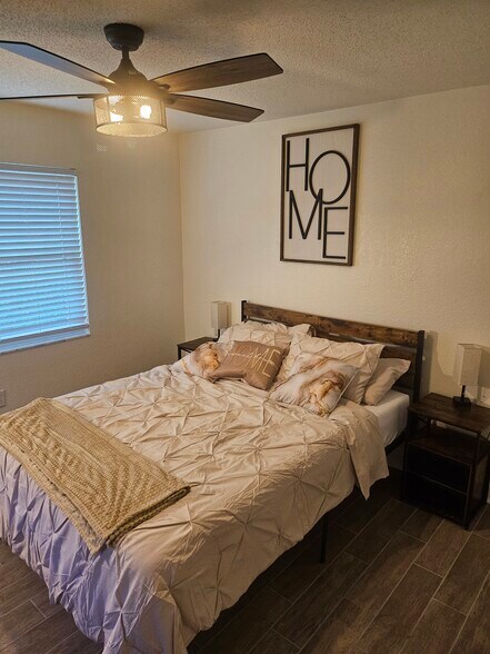 Building Photo - 387 S McMullen Booth Rd