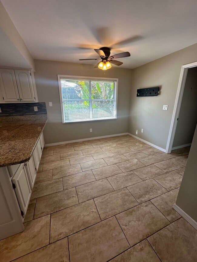 Building Photo - Popular Cathedral Oaks, Elegant Home