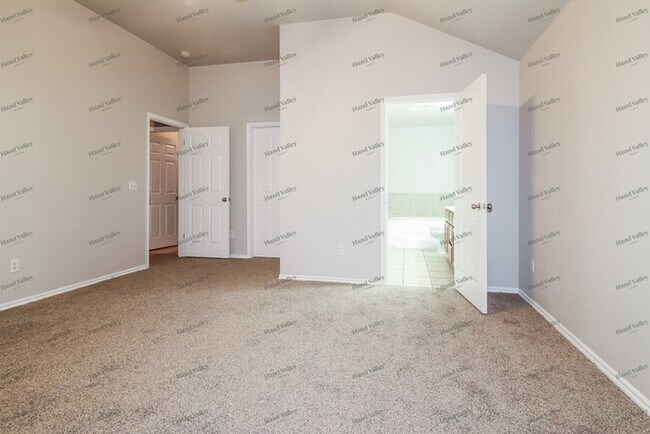 Building Photo - 5325 SE 78th St