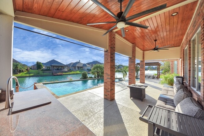 Building Photo - 17859 Camp Cove Dr