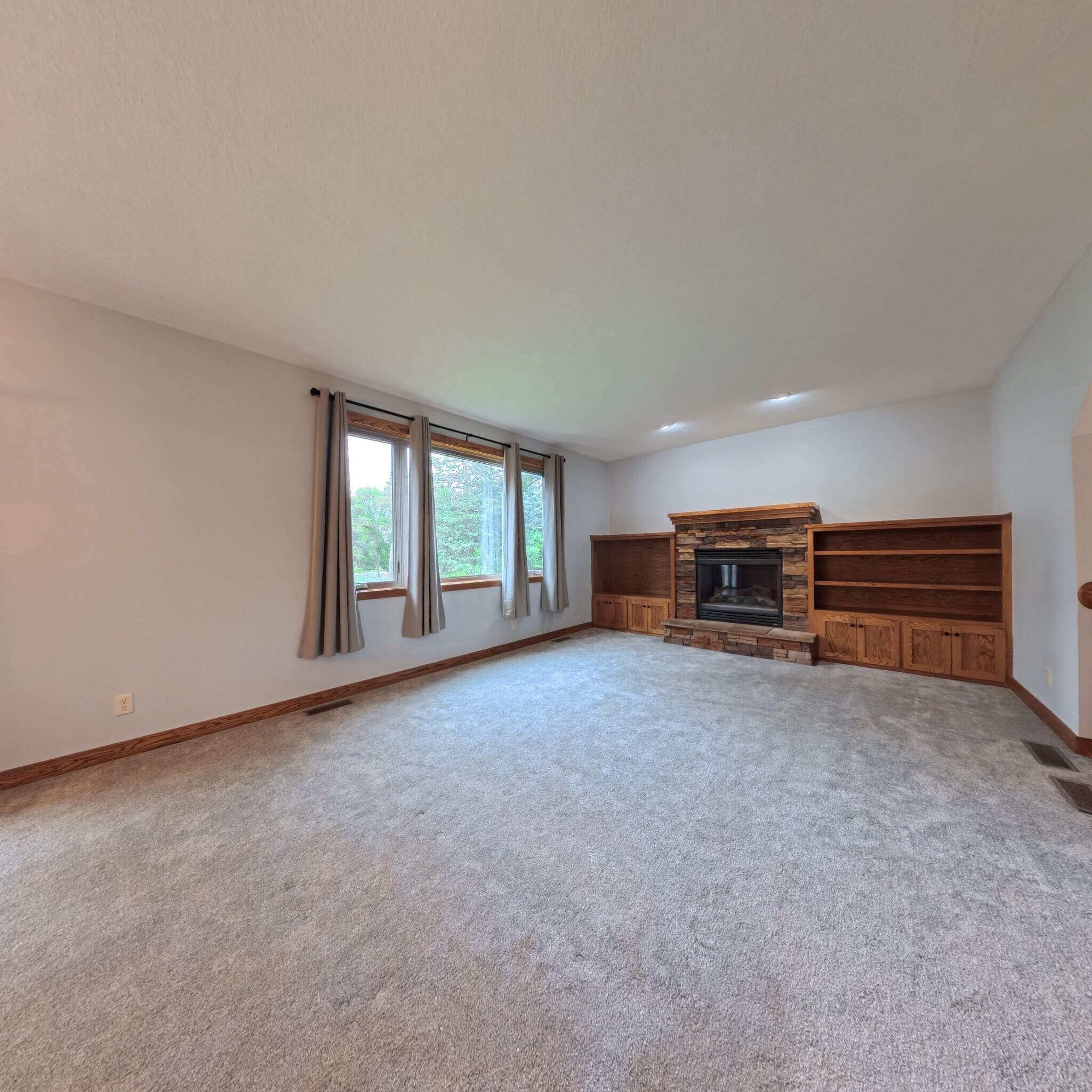 Building Photo - 11956 Castle Rock Ct N
