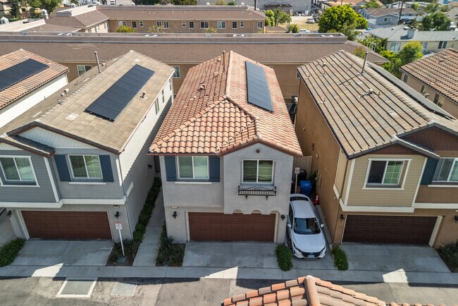 Building Photo - 14610 Isla Vista Dr