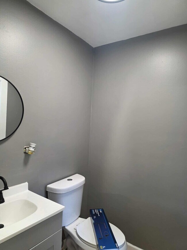 Building Photo - 7541 S Evans Ave