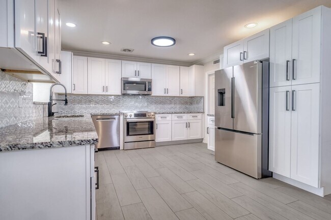 Building Photo - Treasure Island Three Bedroom, Two Bath Furnished Single Family Home on the water.