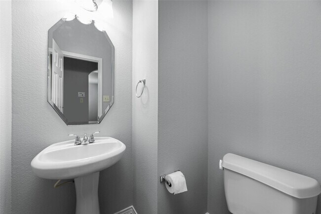 Building Photo - 13018 Orchard Green Dr