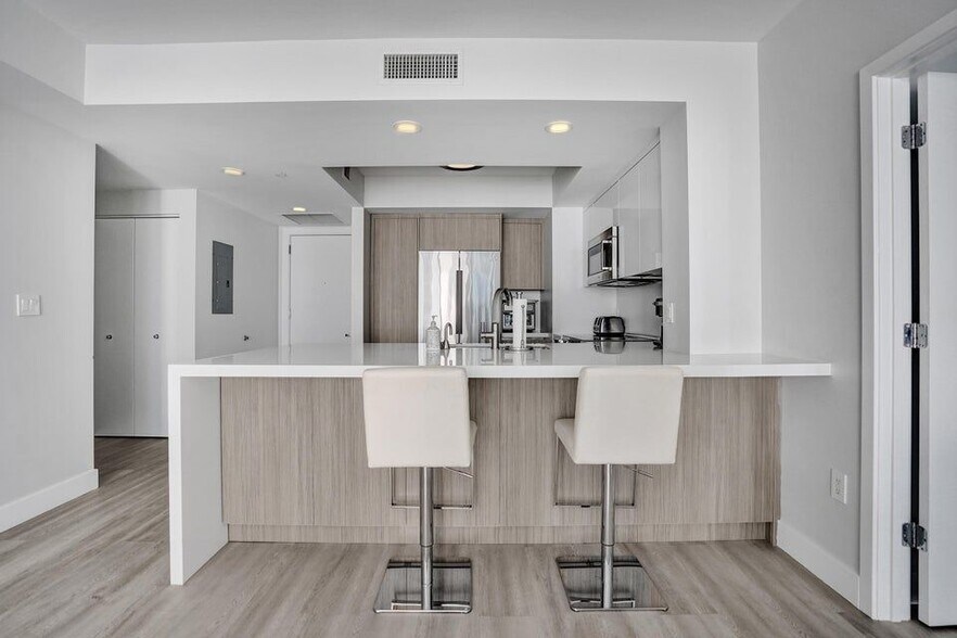 Building Photo - 2821 N Ocean Blvd