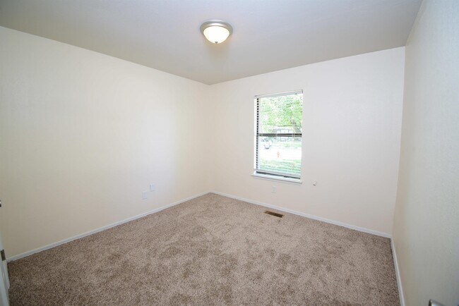 Building Photo - 1717 N Desert Palm Ave