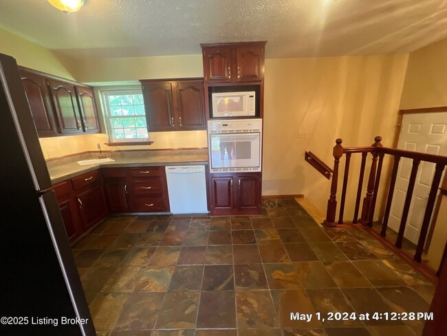 Building Photo - 230 S Circlecrest Dr