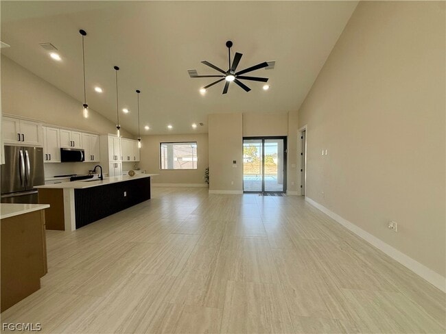 Building Photo - 106 NE 8th Pl