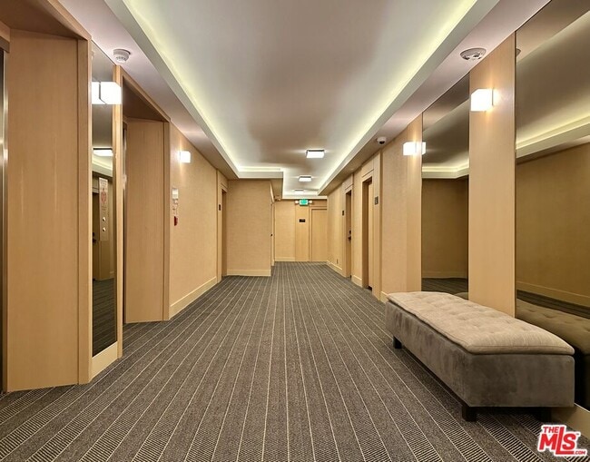 Building Photo - 999 N Doheny Dr