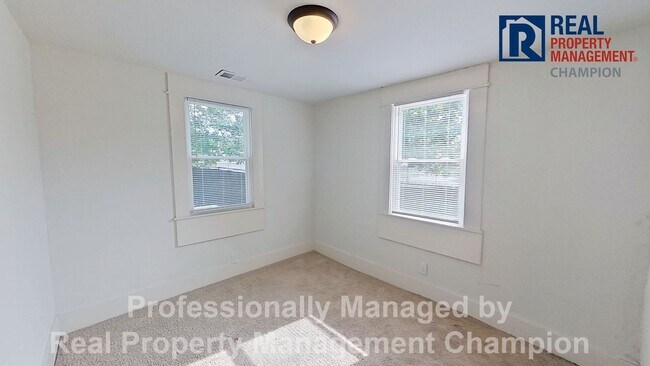 Building Photo - 1206 Dawson St