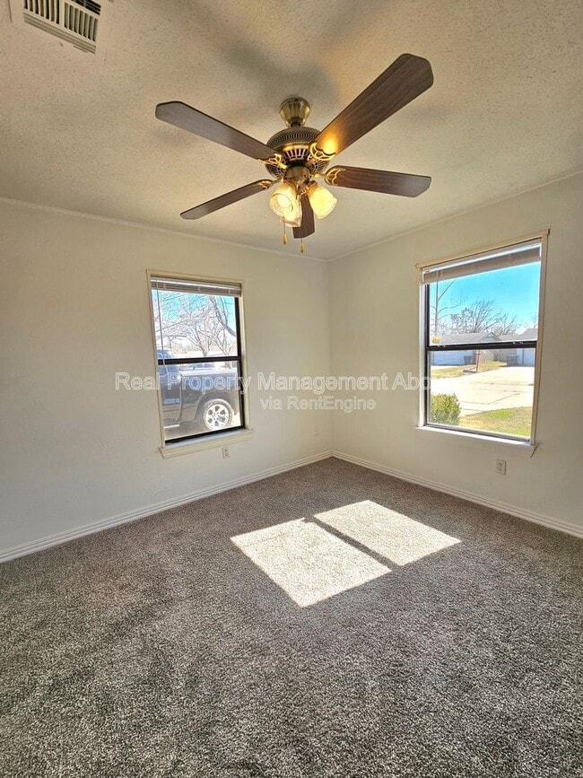 Building Photo - 924 Cowell St