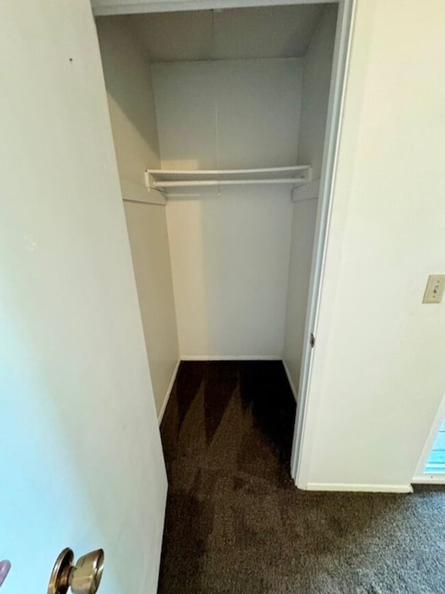 Building Photo - 2 Bedrooms 1 Bathroom-Pet Friendly