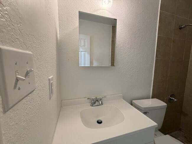 Building Photo - "Cozy and Convenient 2-Bedroom Retreat in Edinburg – Your Perfect 840 sq. ft. Haven Awaits!"