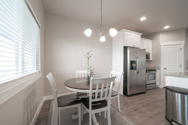 Building Photo - Text RENT to +18019018302