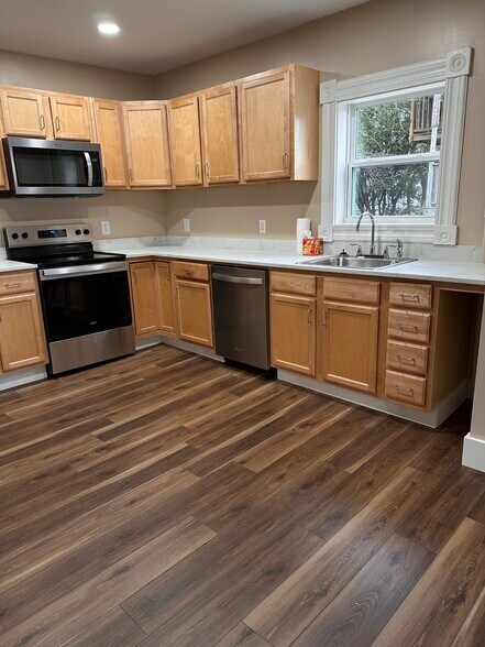 Building Photo - 2 Union St