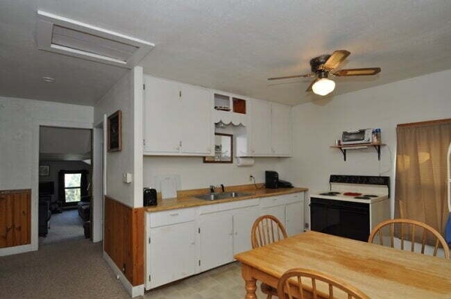 Building Photo - 1 Bed 1 Bath Upper Unit