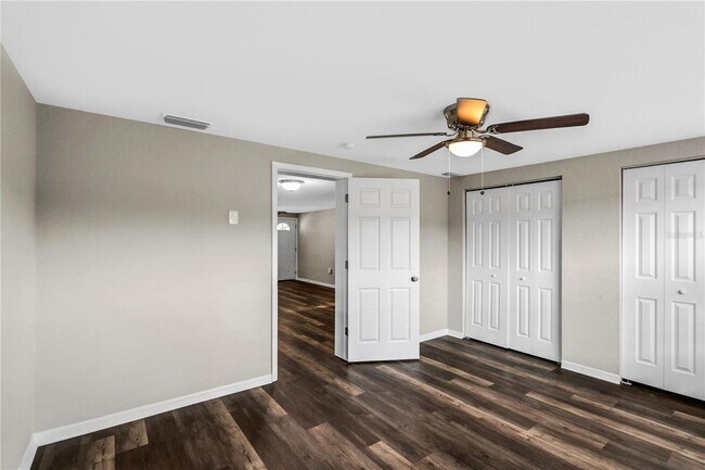 Building Photo - 1415 Classic Dr