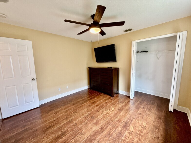 ROOM 2 - 19029 Weatherstone Dr