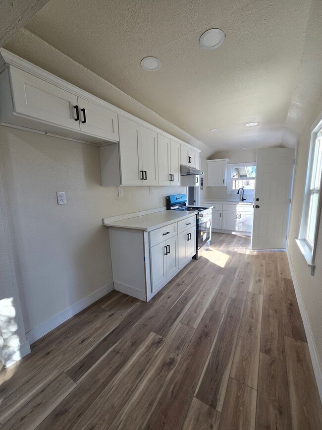 Building Photo - 1 Br 1 Ba available now