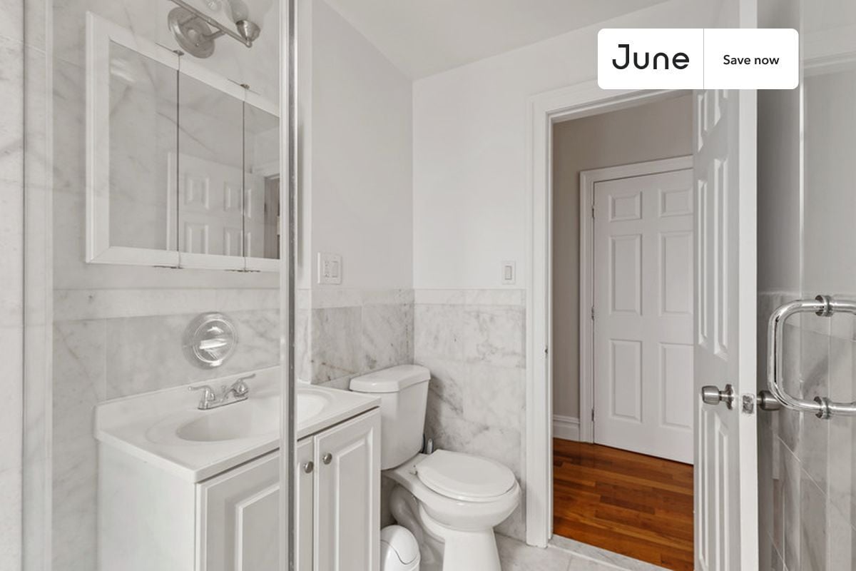 Building Photo - 23 E 109th St