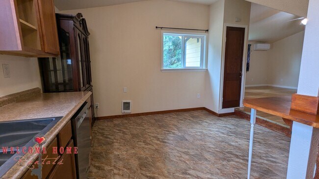 Building Photo - 8447 Delphi Rd SW