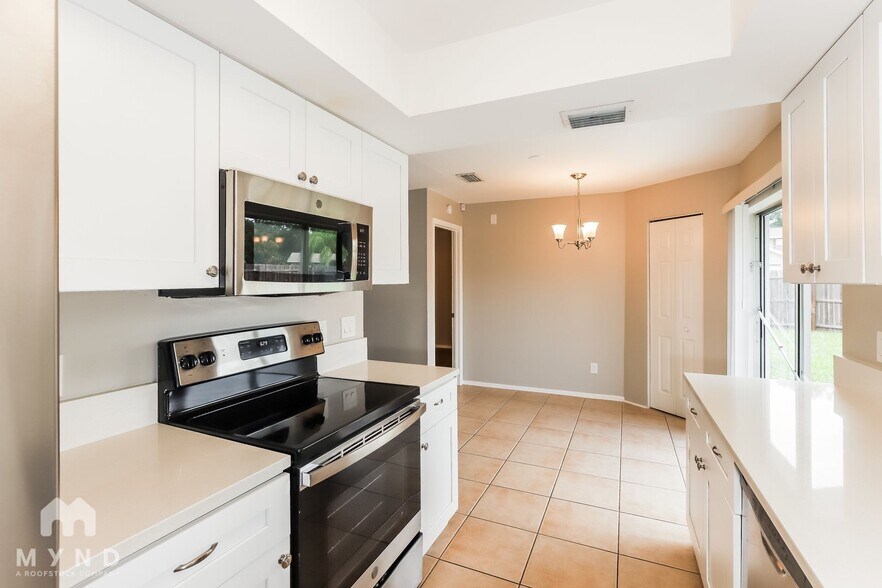 Building Photo - 305 Silver Hill Dr