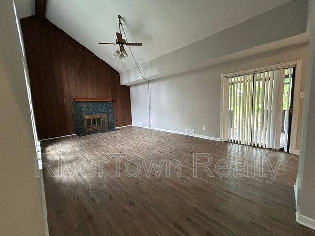 Building Photo - 3293 Leschallas Dr