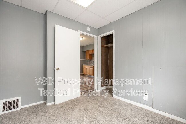 Building Photo - 6924 Claasen Ave