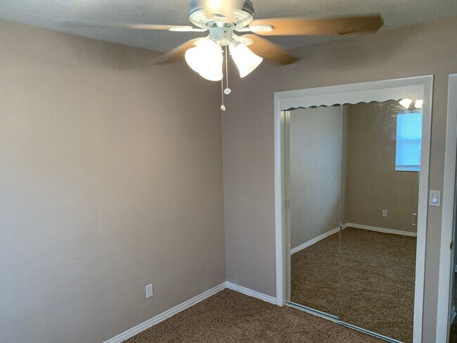 Building Photo - 3 Bed, 2 Bath Home for Rent in Northeast St. Pete