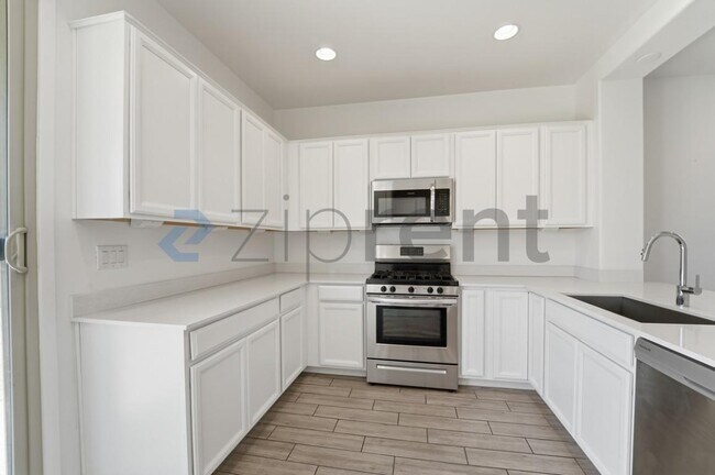 Building Photo - 9219 W Sells Dr