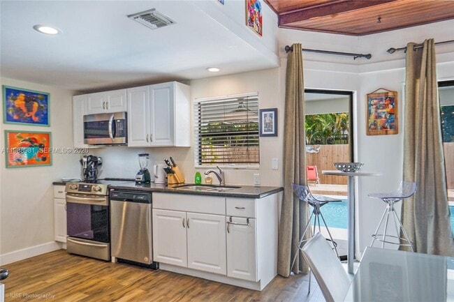 Building Photo - 212 SW 1st Ave