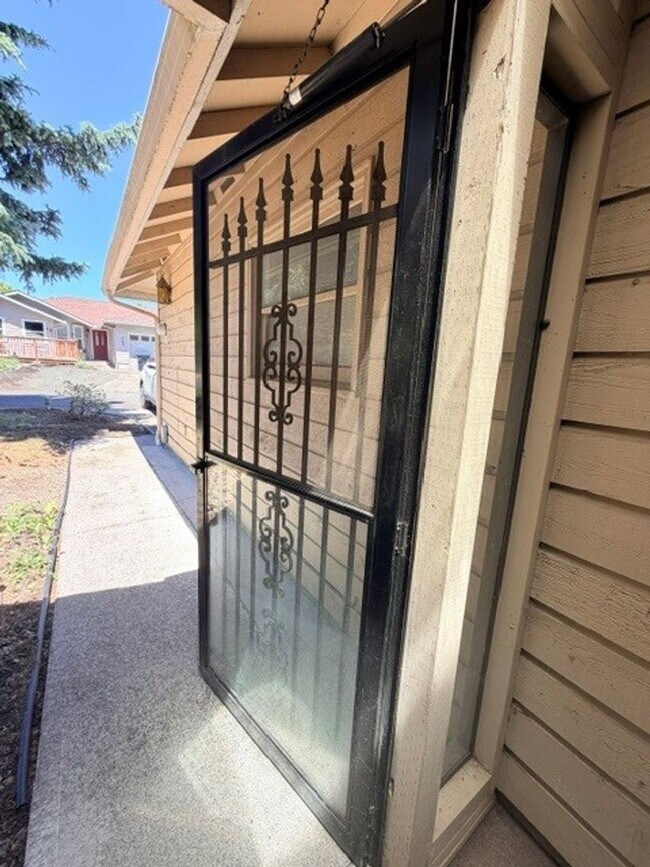 Building Photo - Charming 3-Bedroom Home with Garage & Lawn Care Included
