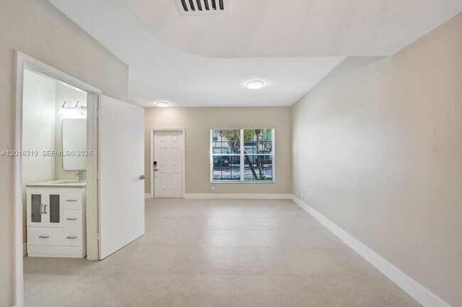 Building Photo - 43 Simonton Cir