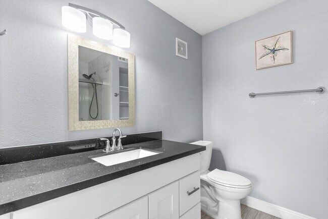 Building Photo - "Chic 3-Bed Townhouse with Granite Countertops on West Flamingo Road, Las Vegas!"