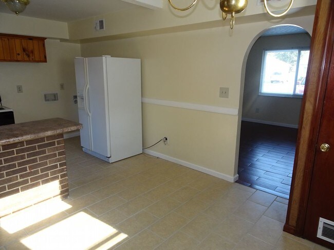 Building Photo - Two-Level Duplex in Coleman Place