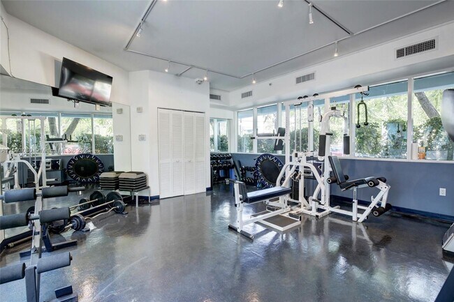 Building Photo - 2699 Tigertail Ave