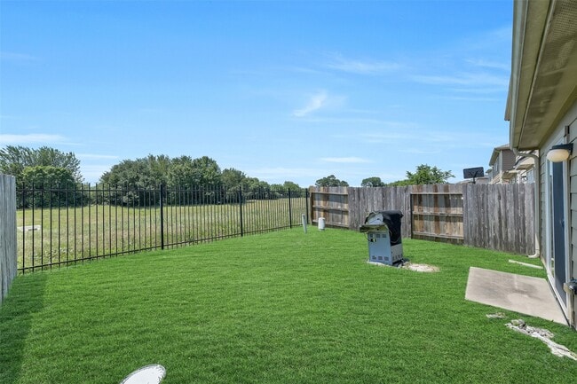 Building Photo - 15134 Trinity Meadow Dr