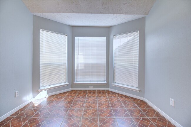 Building Photo - 11842 Spring Grove Dr