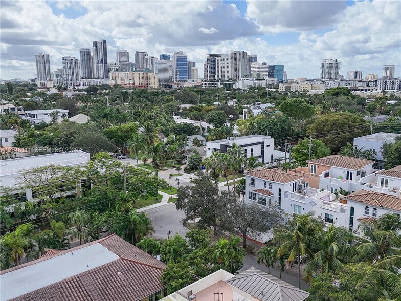 Building Photo - 601 NE 11th Ave