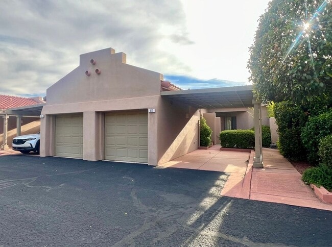 Building Photo - 811 Dusty Rose Dr