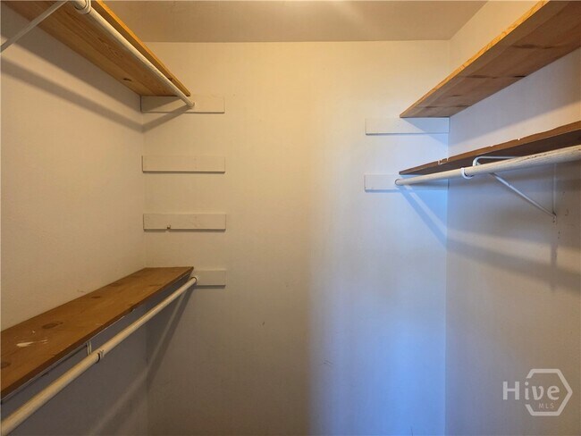 Building Photo - 310 W 5th St