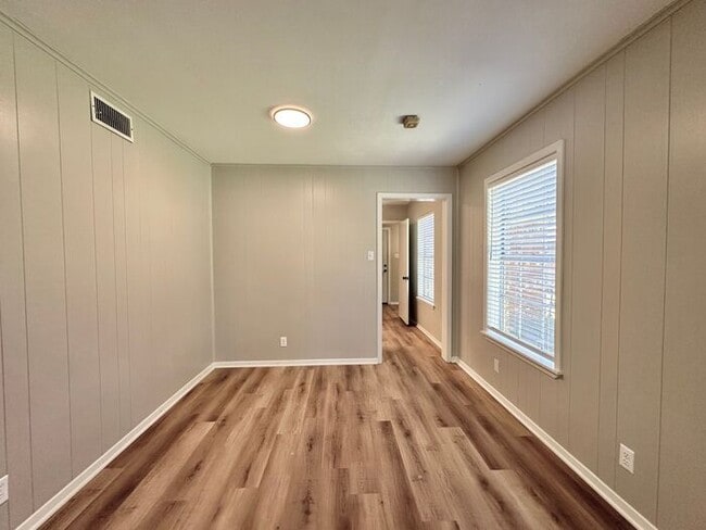 Building Photo - Available Now! 3 Bedroom 2.5 Bath Duplex i...