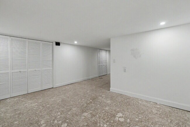 Building Photo - 2106 N Camac St