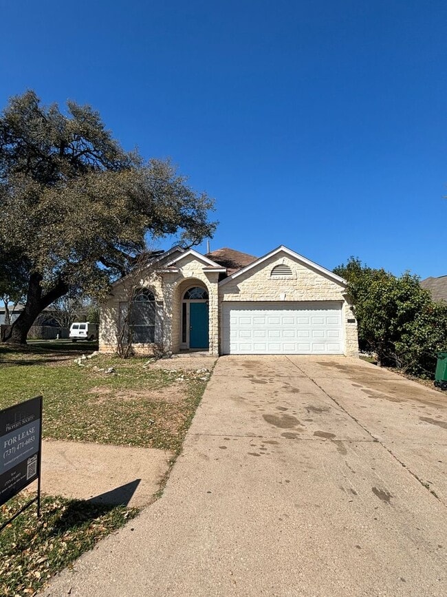 Building Photo - PRELEASING FOR MID JULY! 3 Bedroom 2 bath in the heart of South Austin