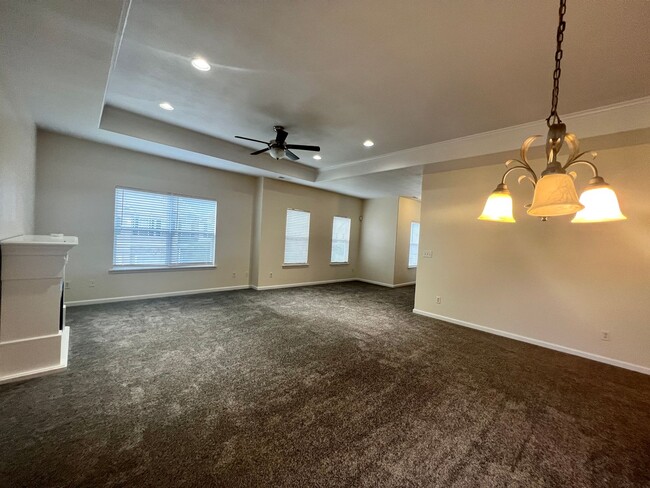 Building Photo - Available Now! 2nd Story, 3 Bed, 2.5 Bath ...