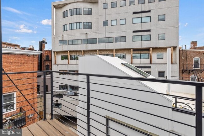 Building Photo - 1709 21st St NW