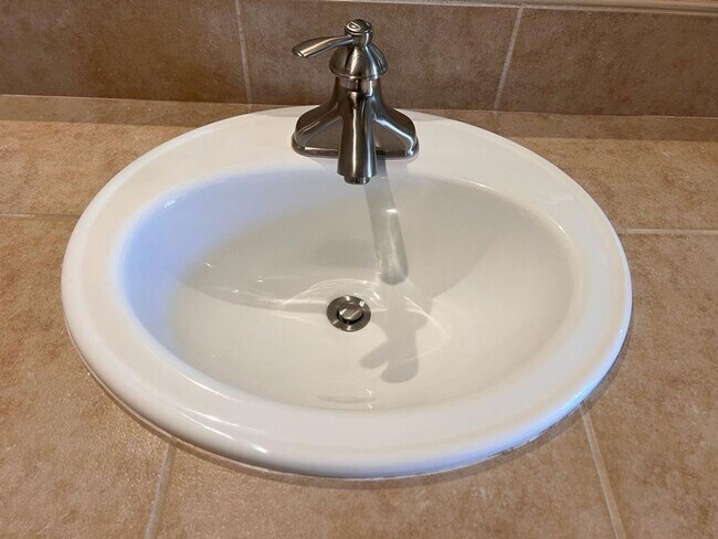 Building Photo - 427 Anchor Ln