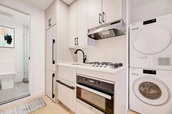 Building Photo - 51 Spring Street